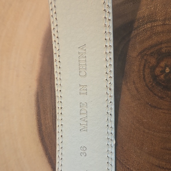 PGA TOUR Mens White Leather Silver Buckle Perforated Adjustable Golf Belt Sz 36 - Picture 9 of 10
